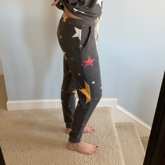 Size MEDIUM Left Star Print Lounge Set - Picture 7 of 8